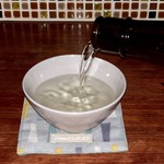 ちろり - ワインのような持ち方で注いでくださいました