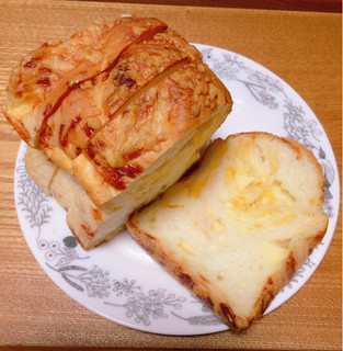 新出製パン所 - ごしゅのチーズ