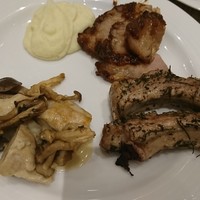 ガーデン ダイニング - ローストポーク、ポークリブ、チキン