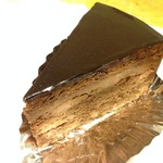 パテスリーアンドベーカリープチラパン - チョコケーキ　246円