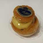 Patisserie Stohrer - クリームやラムレーズンを合わせた、STOHRERさん発祥のお菓子、Ali Baba（アリババ）4.6ユーロ