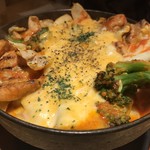 チキンビストロ WAIGAYA - 完熟トマトのチーズダッカルビ