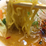 安心安定の縮れ麺