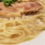 麺屋 六感堂 - 背脂のどぐろ中華そば