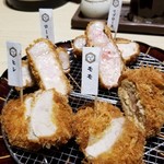 とんかつ 一頭揚げ 亀かわ - 亀かわ一頭揚げ定食（全５種盛り）