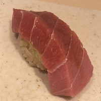 すし岩瀬 - 大間の中トロ。超厚切り