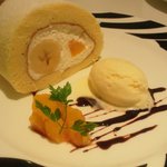 カフェ ステラ・マリス - ケーキセット　　800円。　　メインが、非常にお手頃価格なだけに、高く感じてしまいますよ。　コーヒーのお味は、夜も、エクセレントでした。格別。