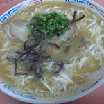 博龍軒 - 「ラーメン」５５０円  これが博多ﾗｰﾒﾝの源流の味か・・(￣ー￣)