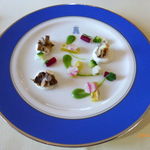 トゥールダルジャン - 姫サザエのマリネールと軽やかなカリフラワーのムース