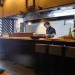 千年屋 - カウンターの上には美味しんぼの色紙