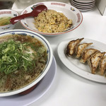 万両力石 - 炒飯 ラーメン 餃子