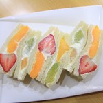 フルーツパーラーヤオイソ - 料理写真:ロイヤルフルーツサンド