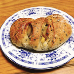 ピーターパンジュニア - ごまと安納芋のフランスパン