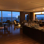 御宿 The Earth - 夕方のラウンジ