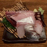海鮮大衆酒場ル　うなり - 厚切り鮮魚刺身 うな盛り ¥680