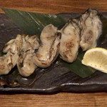 海鮮大衆酒場ル　うなり - 牡蠣の根布焼き ¥580