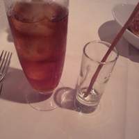 カンブーザ - アマレット紅茶割とグリッシーニ