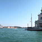 Hotel Monaco & Grand Canal - 海の玄関からホテルへ・・