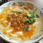 丸亀製麺 - 「うま辛坦々うどん」は、白っぽいスープにひき肉、ラー油をたらしたようなうどんメニューで