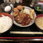 Suidoubashi Sakaba Gasshou - ハンバーグと鶏から定食690円