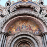 Trattoria a Le Colonete - ファサードの有翼の獅子