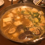 Miyakejima - あんこう鍋、肝がとろけて旨ーい。
