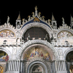 Trattoria a Le Colonete - 御ミサ後〜夜のファサード