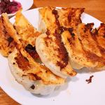 餃子王国 - 野菜６個、キムチ４個（インパクト大で美味しいです）