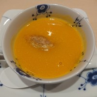鮨 紺乃 - 海老芋入りパンプキンスープ