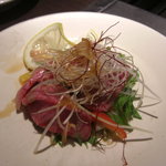 肉バル 京城 恵比寿店 - 松坂牛サラダ