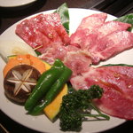 肉バル 京城 恵比寿店 - 松坂牛、近江牛、地鶏