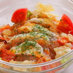 TORI TAMURATTE - 「トマトとモッツァレラのサラダ」　自家製のマリネドレッシングで。