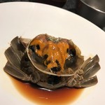 イチリン ハナレ - 上海蟹紹興酒漬け　甲羅にみそ　黒いのは内子