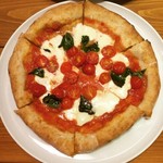 Pizzeria La Moneta - マルゲリータDXピザ