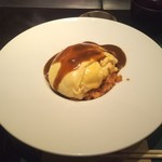 多喜 - 鉄板の上から見事に掬い上げられたトロトロオムライス！是非動画をご覧あれ！