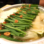 博多もつ処 東屋 - 九州味噌味のもつ鍋