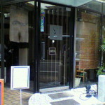 Shusai Shokubou Ichi - マンション１階のガラス張りのお店。
