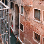 Starhotels Splendid Venice - 首を伸ばすと洗濯物も〜♬