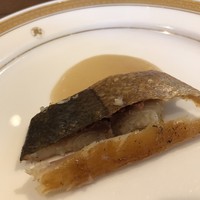 グランカフェ - ◆カンパチスモーク、黒酢ソースで・・鹿児島は「カンパチ」が有名ですね。 切り身は3口ほどのサイズですけれど、スモークの香りもよく美味しい。