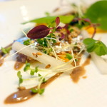 イル プレージョ - ランチコース、前菜 秋刀魚のマリネ　その肝のソース 梨・黄パプリカ・フラックスシード 生サンマ