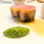 イル プレージョ - ランチコース、セコンド 仔羊のロースト　藁の香りを纏わせて サルサヴェルデ・王様椎茸とそのエキス