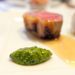 イル プレージョ - ランチコース、セコンド 仔羊のロースト　藁の香りを纏わせて サルサヴェルデ・王様椎茸とそのエキス