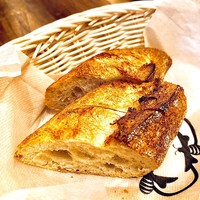 Bistro Buzz 赤坂 - ワンプレートについてくるパン
