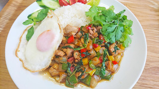 Asian Food Fuuten - 自家製ガパオの摘みたてガパオライス