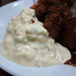 洋食の朝日 - たっぷりのタルタルソース