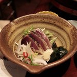 土佐料理 祢保希 - その後は土佐と言えば鰹のたたきと言うことで、炭火焼にした鰹のたたきを食し
      身が新鮮なのか?鰹の身がぷりぷりして美味しいのが印象的でした。