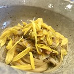 やまぐち - 菊の花と蟹のパスタ