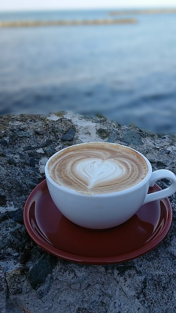 ランチの後に 暖かな晴れた日には 海と一緒に カフェオレ 悠 By 辛口トトロン しろくまコーヒー 銭函駅前店 銭函 カフェ 食べログ