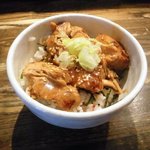 八殻炙り角煮丼