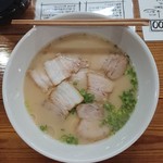 麺謹製3L's - らーめん(ばりかた)とトッピングにく